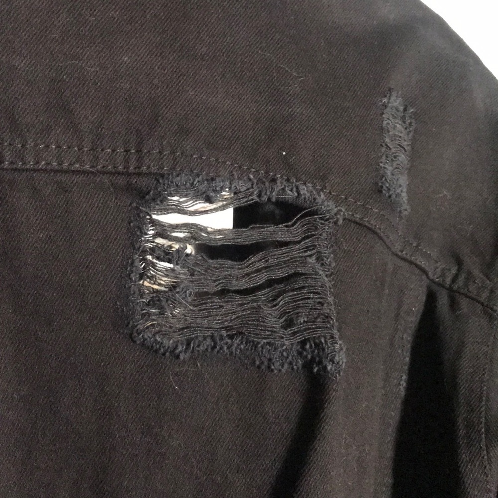 BLACK RIPPED JEAN JACKET